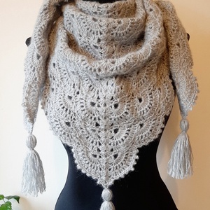 Világos szürke horgolt kendő  - ruha & divat - sál, sapka, kendő - vállkendő - Meska.hu