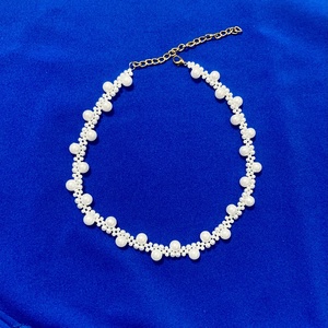 Elegáns, tört fehér gyöngy nyaklánc, Ékszer, Nyaklánc, Gyöngyös nyaklánc, Gyöngyfűzés, gyöngyhímzés, MESKA