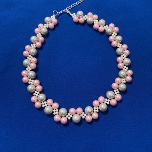 Elegáns, szürke-rózsaszín-fehér, gyöngy nyaklánc, Ékszer, Nyaklánc, Gyöngyös nyaklánc, Ékszerkészítés, Gyöngyfűzés, gyöngyhímzés, MESKA