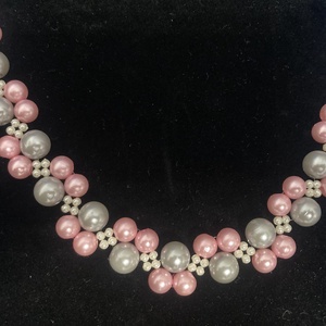 Elegáns, szürke-rózsaszín-fehér, gyöngy nyaklánc - ékszer - nyaklánc - gyöngyös nyaklánc - Meska.hu