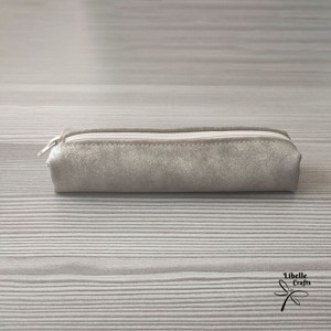 Csillámos szürke bőrből készült tolltartó - otthon & életmód - papír, írószer - tolltartó & ceruzatekercs - Meska.hu