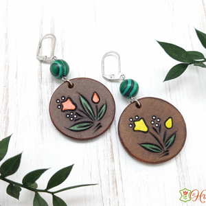 Aszimmetrikus mintás korong bőr fülbevaló malachittal - Meska.hu