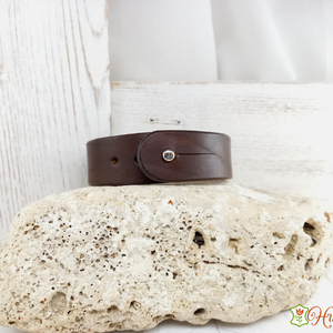 Sötétbarna bőr karkötő - ékszer - karkötő - karperec - Meska.hu