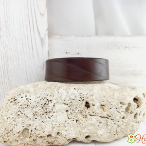 Sötétbarna bőr karkötő - Meska.hu