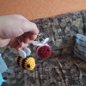 Méhecske Kulcstartó - Meska.hu