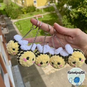 Horgolt méhecske kulcstartó - Meska.hu