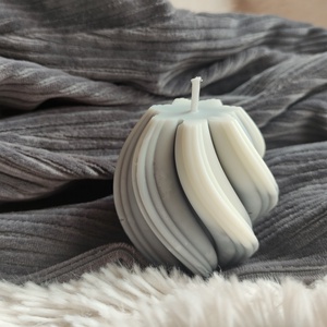 Színátmenetes csavart dekor gyertya - szürke/fehér - szójaviasz - otthon & életmód - gyertya, illat, aroma - gyertya - Meska.hu