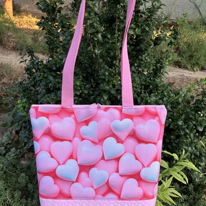 Egyedi rózsaszín szívecske mintás válltáska és neszesszer szett, Táska & Tok, Táska szett, Varrás, Bőrművesség, MESKA