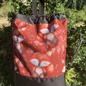 Egyedi fekete rókás vízálló hátizsák - táska & tok - hátizsák - hátizsák - Meska.hu