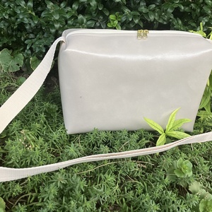 Egyedi csontfehér műbőr crossbody táska - Meska.hu