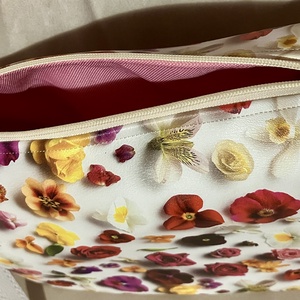 Egyedi tavaszi virágos műbőr crossbody táska - táska & tok - kézitáska & válltáska - vállon átvethető táska - Meska.hu