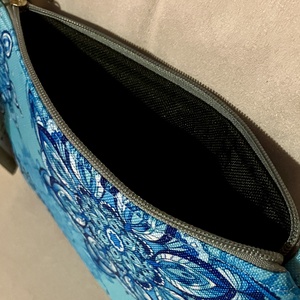 Egyedi kék mandala crossbody táska - táska & tok - kézitáska & válltáska - vállon átvethető táska - Meska.hu