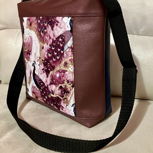 Egyedi bordó páva mintás oldaltáska - táska & tok - kézitáska & válltáska - vállon átvethető táska - Meska.hu