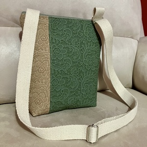 Egyedi zöld-bézs alkalmi oldaltáska - táska & tok - kézitáska & válltáska - vállon átvethető táska - Meska.hu