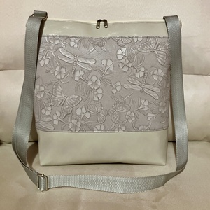 Szürke szitakötős műbőr crossbody táska - Meska.hu