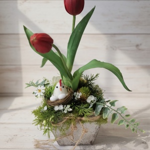 Csibefészek a tulipánok között � rusztikus tavaszi asztaldísz - ünnepi díszek, dekorációk - húsvéti díszek és dekorációk - húsvéti virágos díszek - Meska.hu