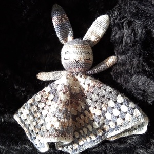 Nyuszis szundikendő - szürke-barna, Játék & Sport, 3 éves kor alattiaknak, Alvóka & Rongyi, Horgolás, MESKA