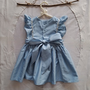 Kék kislányruha keresztszemes hímzéssel - 1 éveseknek - ruha & divat - babaruha & gyerekruha - ruha - Meska.hu