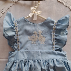 Kék kislányruha keresztszemes hímzéssel - 1 éveseknek - ruha & divat - babaruha & gyerekruha - ruha - Meska.hu