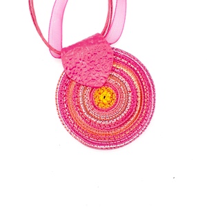 Pink spirál medál, egyedi nyaklánc, Ékszer, Nyaklánc, Medálos nyaklánc, Ékszerkészítés, Gyurma, MESKA
