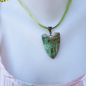 Zöld medál, etno nyaklánc, ékszergyurma, egyedi ajándék nőknek - ékszer - nyaklánc - medálos nyaklánc - Meska.hu