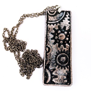 Hosszúkás medál ékszergyurmából, steampunk nyaklánc - ékszer - nyaklánc - medálos nyaklánc - Meska.hu