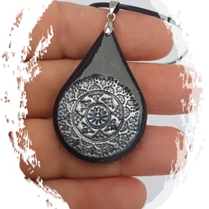 Fekete csepp medálos nyaklánc - ékszer - nyaklánc - medálos nyaklánc - Meska.hu