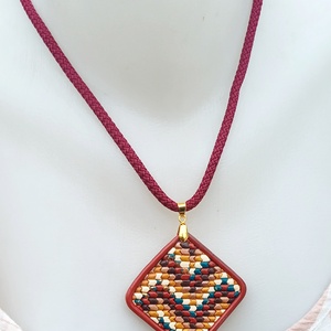 Süthető gyurma ékszer, medál, bargello - ékszer - nyaklánc - medálos nyaklánc - Meska.hu