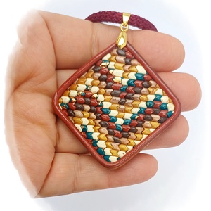 Süthető gyurma ékszer, medál, bargello - ékszer - nyaklánc - medálos nyaklánc - Meska.hu