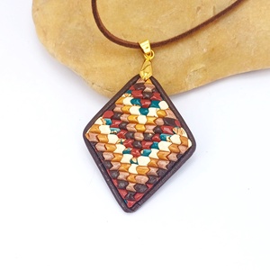 Barna-krém medál, Süthető gyurma ékszer, Ékszer, Nyaklánc, Medálos nyaklánc, , MESKA