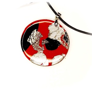 Piros-fekete kerek medálos nyaklánc - ékszer - nyaklánc - medálos nyaklánc - Meska.hu