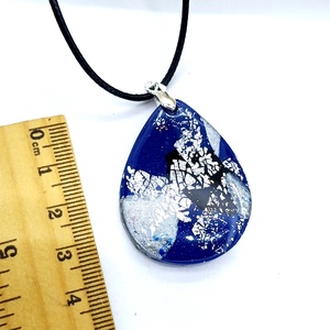 Kék-ezüst nyaklánc, sühető gyurma medál - ékszer - nyaklánc - medálos nyaklánc - Meska.hu