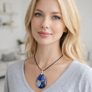 Kék-ezüst nyaklánc, sühető gyurma medál - ékszer - nyaklánc - medálos nyaklánc - Meska.hu