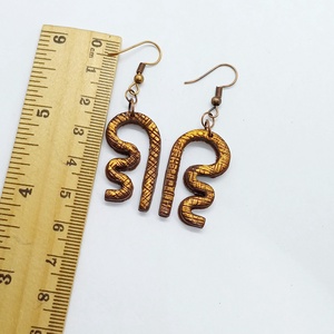 Barna, aranyos fülbevaló, könnyű - ékszer - fülbevaló - lógó fülbevaló - Meska.hu