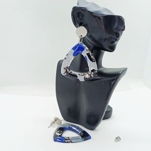 Kék-ezüst fülbevaló süthető gyurmából - ékszer - fülbevaló - lógó fülbevaló - Meska.hu