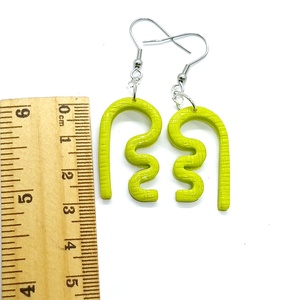 Kivizöld fülbevaló süthető gyurmából - ékszer - fülbevaló - lógó fülbevaló - Meska.hu