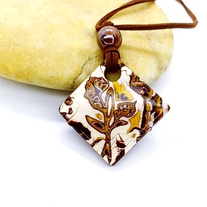 Barna-krém nyaklánc, ékszergyurma medál - Meska.hu