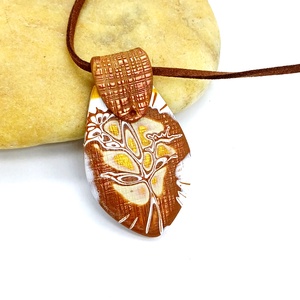 Barna-krém hosszúkás nyaklánc - Meska.hu