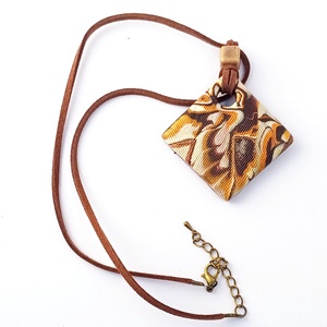 Barna-krém nyaklánc, ékszergyurma medál, Ékszer, Nyaklánc, Medálos nyaklánc, Gyurma, Ékszerkészítés, MESKA