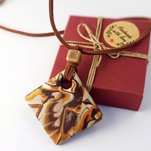 Barna-krém nyaklánc, ékszergyurma medál - ékszer - nyaklánc - medálos nyaklánc - Meska.hu