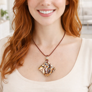 Barna-krém nyaklánc, ékszergyurma medál - ékszer - nyaklánc - medálos nyaklánc - Meska.hu