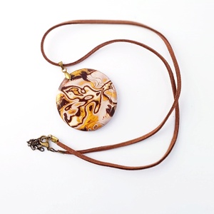 Barna-krém nyaklánc, ékszergyurma medál - ékszer - nyaklánc - medálos nyaklánc - Meska.hu