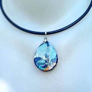 Színjátszós kék medál, choker - ékszer - nyaklánc - medálos nyaklánc - Meska.hu