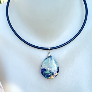 Színjátszós kék medál, choker - ékszer - nyaklánc - medálos nyaklánc - Meska.hu
