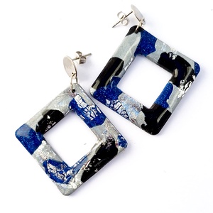 kék-fehér-fekete négyzetes fülbevaló, süthető gyurma, Ékszer, Fülbevaló, Lógó fülbevaló, Gyurma, Ékszerkészítés, MESKA