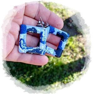 kék-fehér-fekete négyzetes fülbevaló, süthető gyurma - ékszer - fülbevaló - lógó fülbevaló - Meska.hu