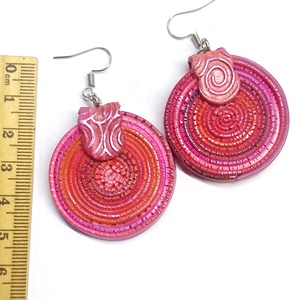 Rusztikus pink-piros fülbevaló1  - ékszer - fülbevaló - lógós kerek fülbevaló - Meska.hu