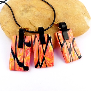 Narancs-fekete nyaklánc fülbevalókkal - Meska.hu