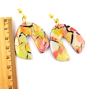 Vidám, színes fülbevalók ékszegyurmából - ékszer - fülbevaló - lógó fülbevaló - Meska.hu