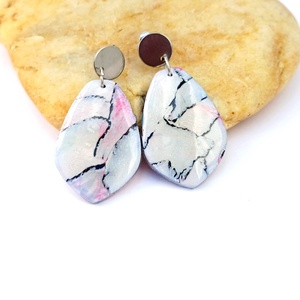 Fülbevaló finom pasztell színekkel - ékszer - fülbevaló - lógó fülbevaló - Meska.hu